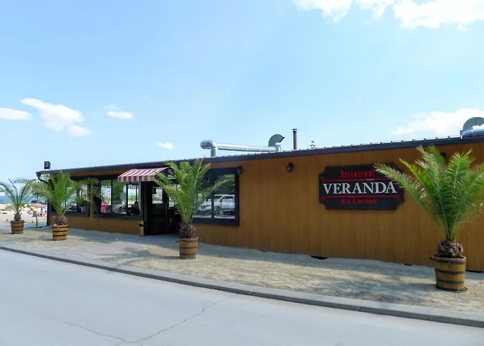 Sea Garden Apartment *