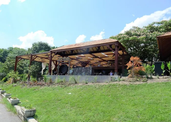 Sea Garden Apartment *